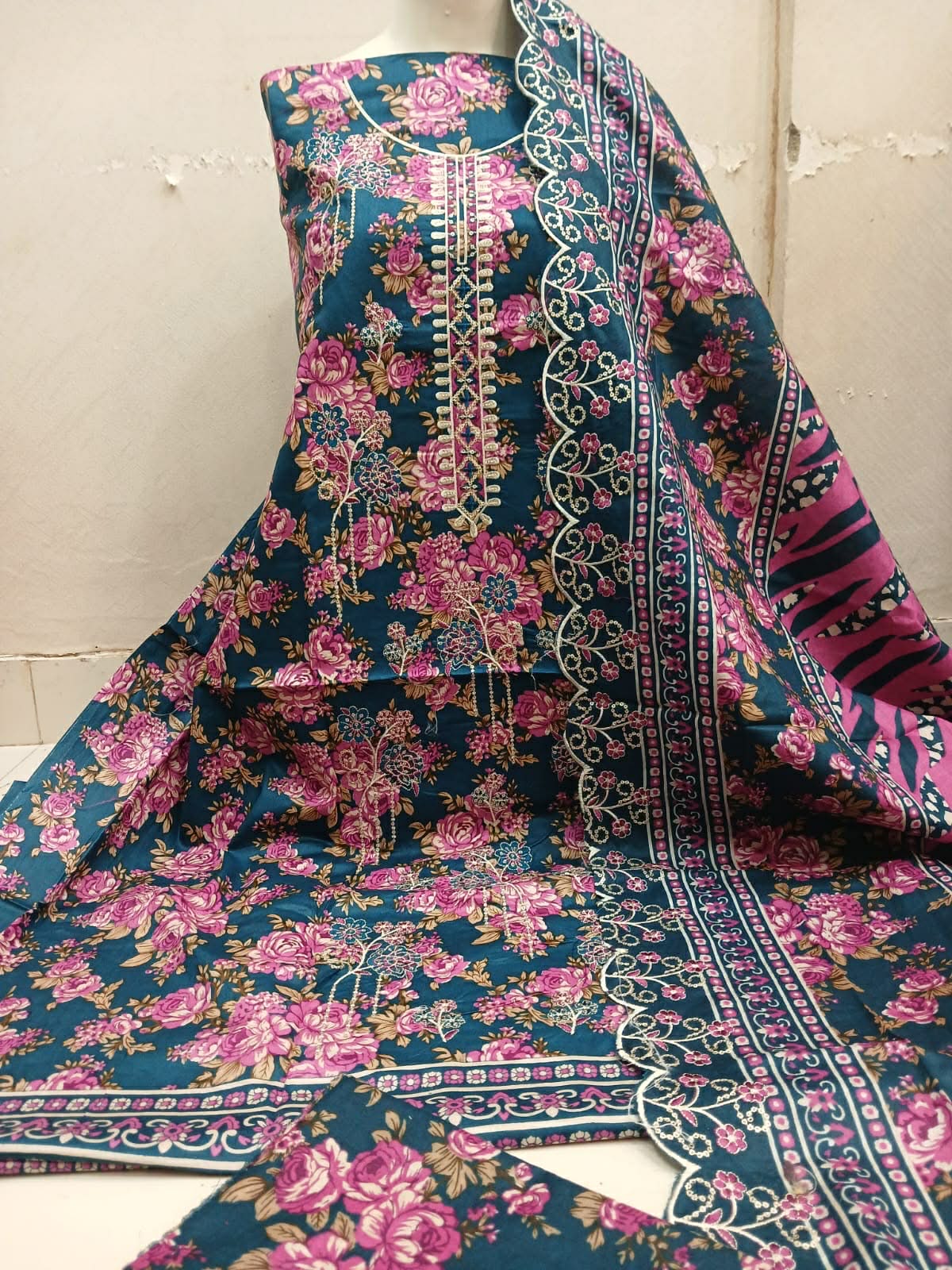 kastoori imbrided lawn suits